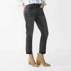 Petite Croft & Barrow® Pull-On Girlfriend Jeans